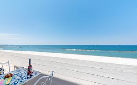 Waterfront Apartment With Seaview Balcony