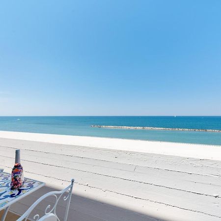 Waterfront Apartment With Seaview Balcony Bari Zewnętrze zdjęcie