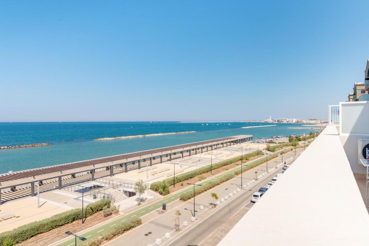 Waterfront Apartment With Seaview Balcony Bari Zewnętrze zdjęcie