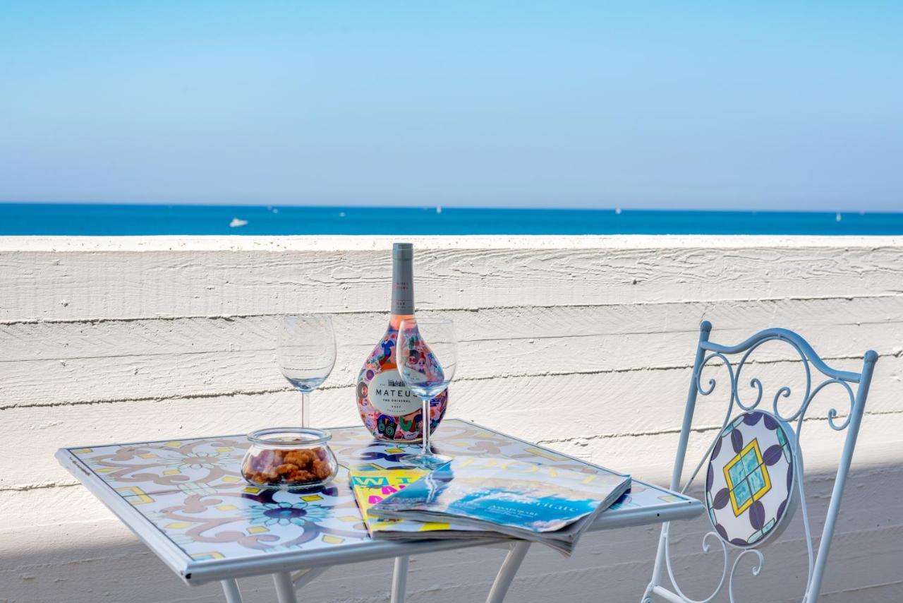 Waterfront Apartment With Seaview Balcony Bari Zewnętrze zdjęcie