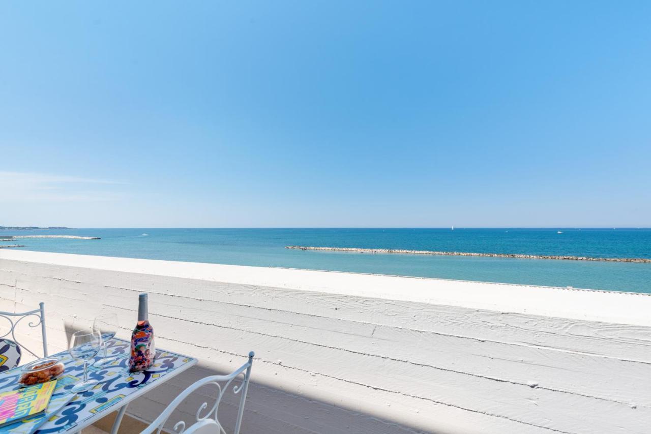Waterfront Apartment With Seaview Balcony Bari Zewnętrze zdjęcie