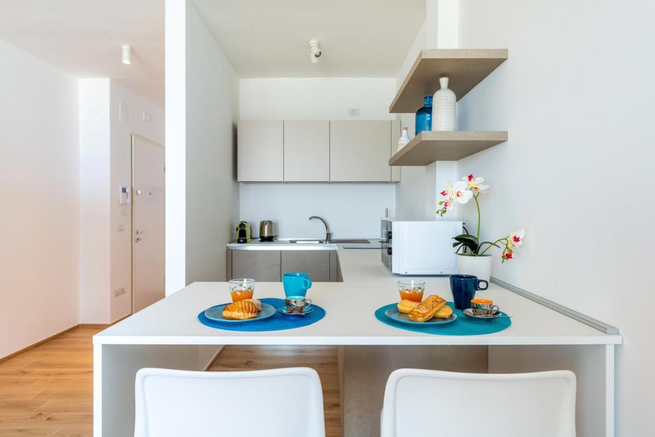 Waterfront Apartment With Seaview Balcony Bari Zewnętrze zdjęcie