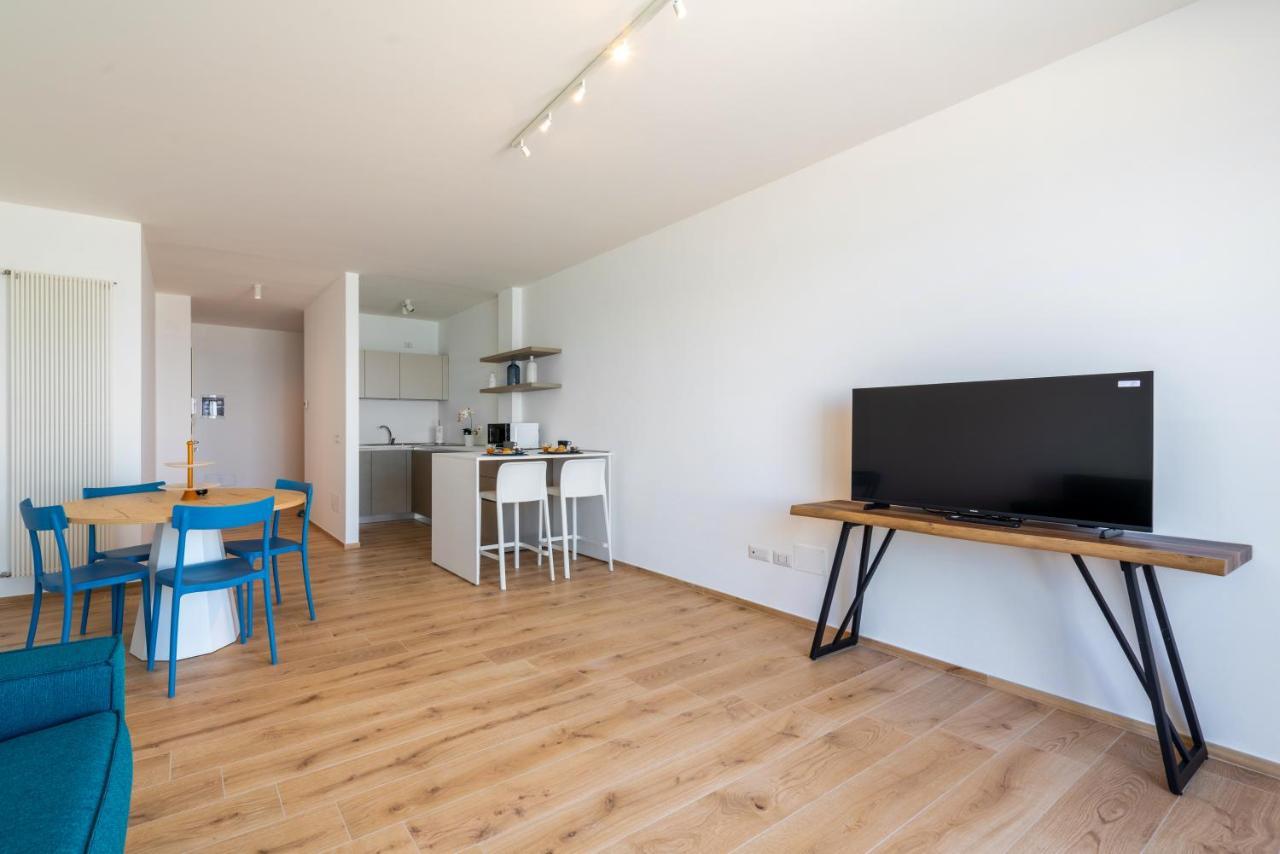 Waterfront Apartment With Seaview Balcony Bari Zewnętrze zdjęcie